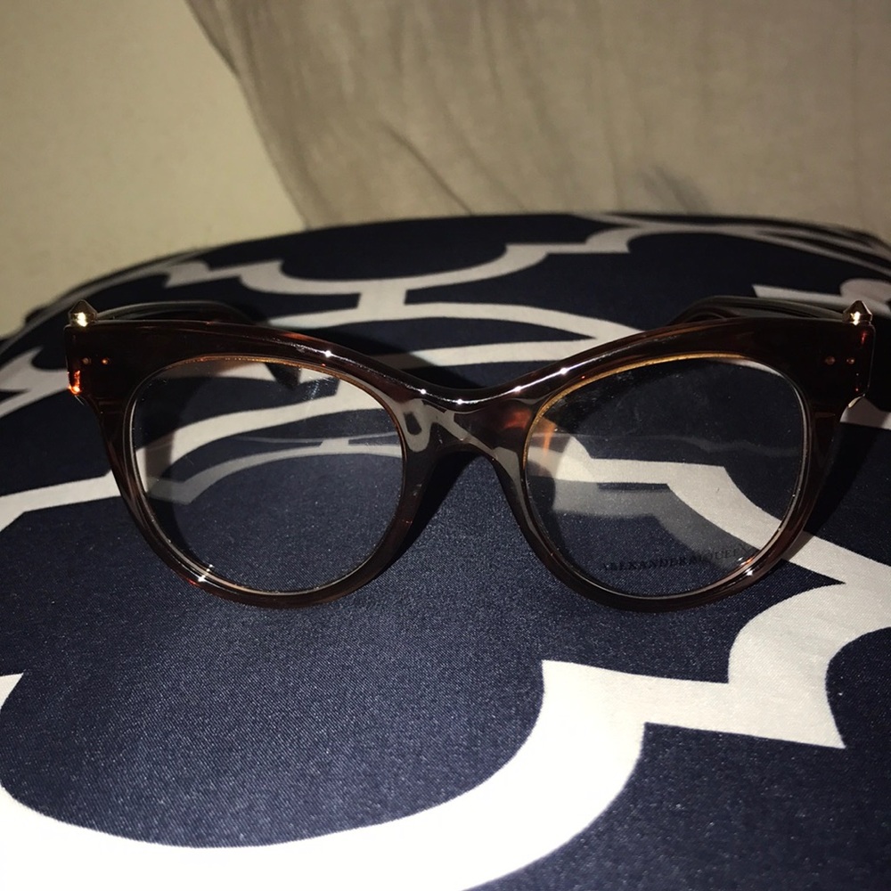 Alexander McQueen / Authentic.